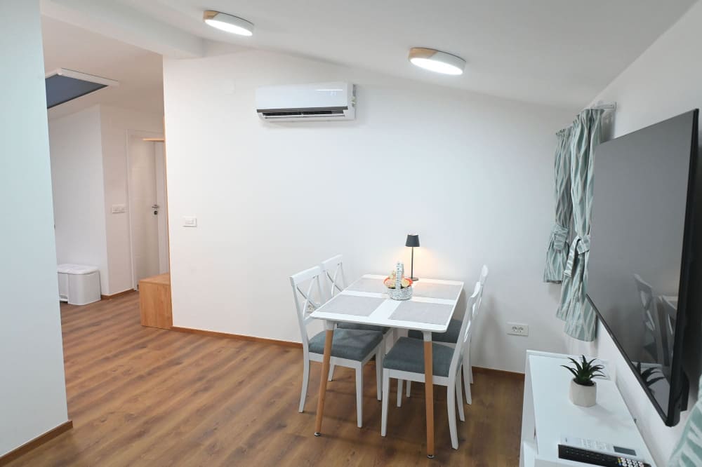 Apartment 11